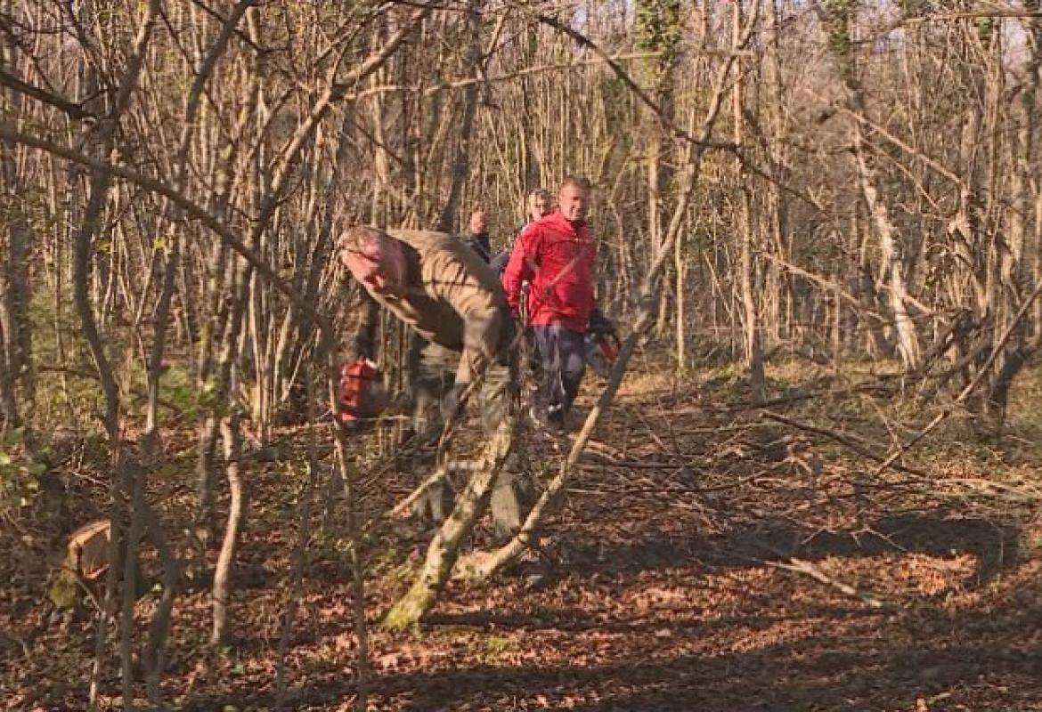 Članovi planinarskog društva uređivali teren, krčili puteve i postavljali putokaze