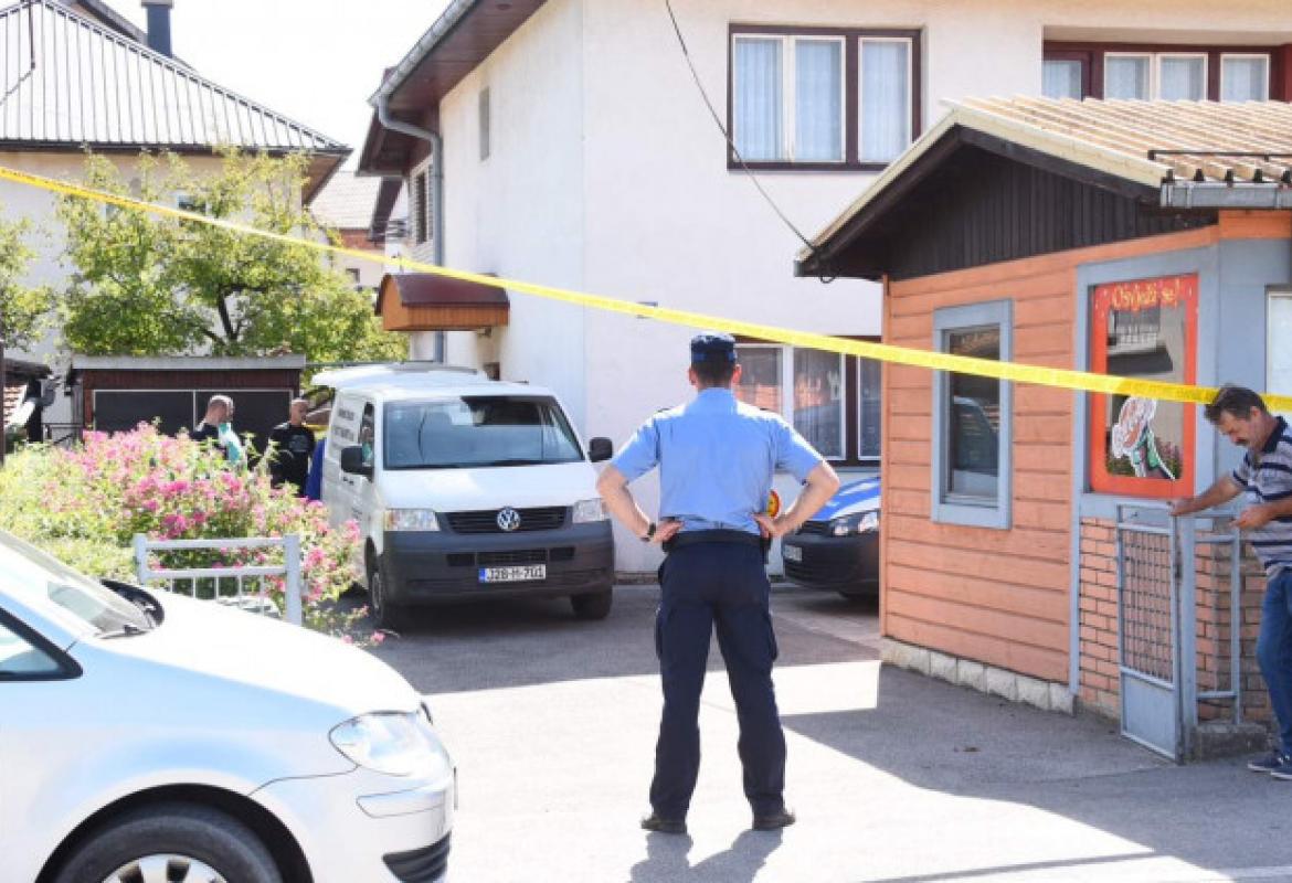 Odnošenje tijela ubijenog Veljka Božića u septembru prošle godine