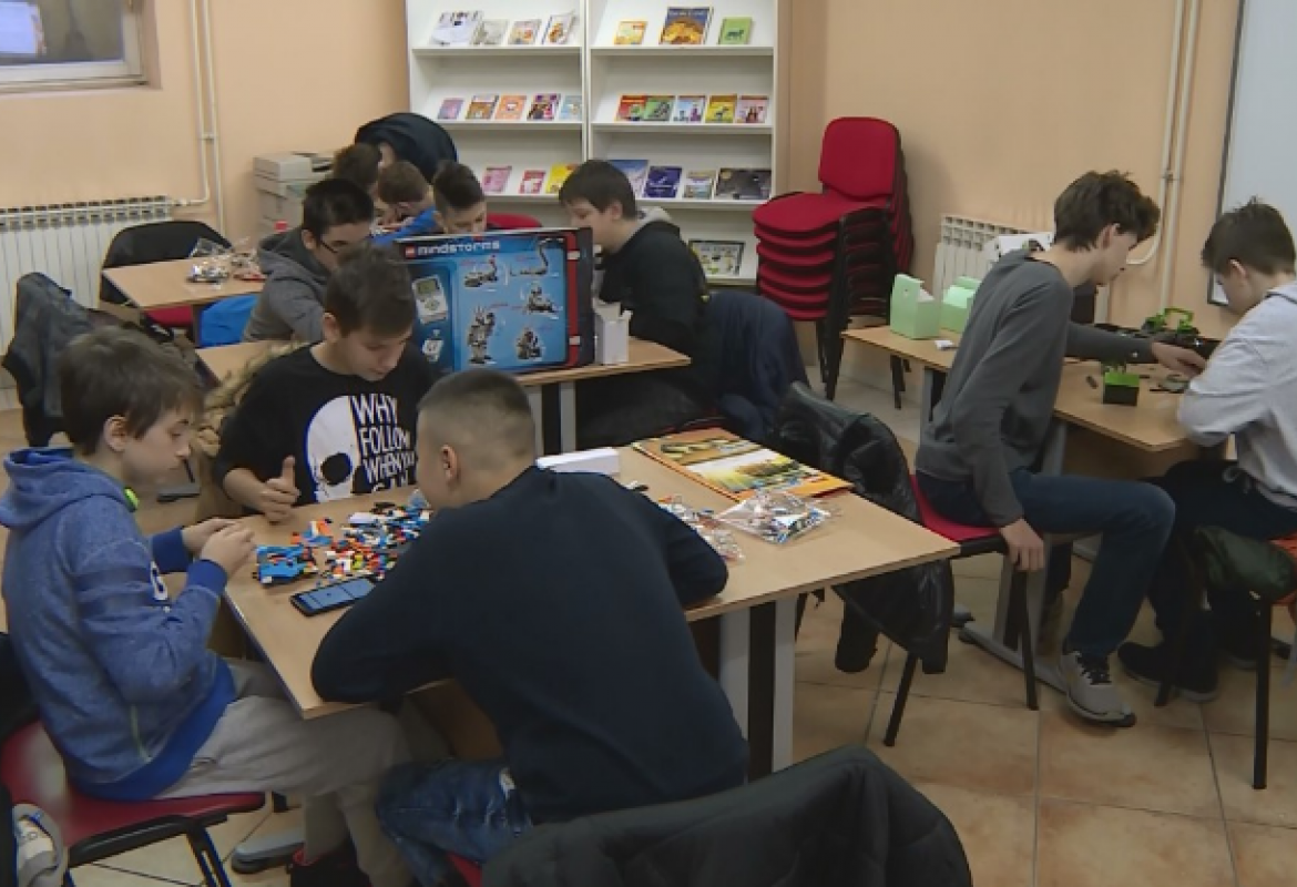Foto: Mala škola robotike